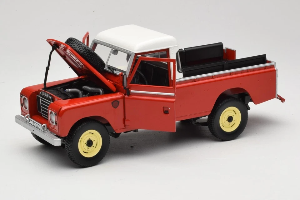 440500 Land Rover Series III 109 Pickup Red Eagle Collectibles 1:18 - Imagen 2 de 4
