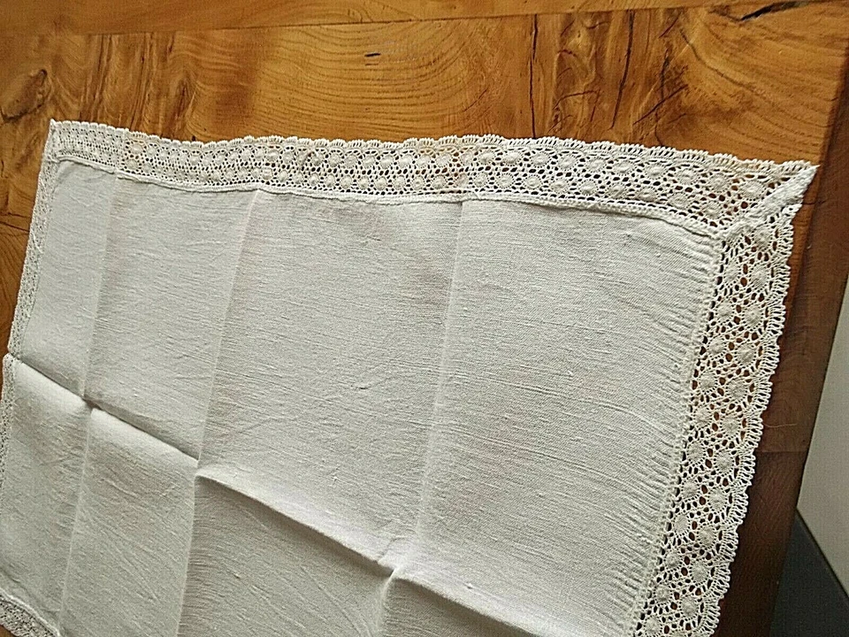 Linge ancien Centre de table lin epais avec pourtour en dentelle ( 80 x 51 cms ) - Photo 3/4