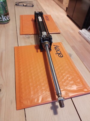 PNEUMAX SONDERPRODUKT 0730554300F C/W 175MM STANGENVERLÄNGERUNG 32MM BOHRUNG ÜBERSCHUSS