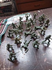 Lot Of 24 VTG Vintage Green Army Military Men