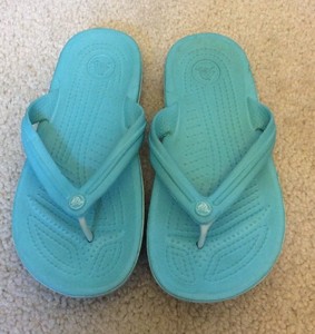 womens light blue flip flops