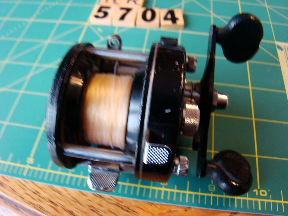 V5704 HR LEW'S SPEED SPOOL BB-1 SHIMANO BAITCASTER EMBLEM MISSING