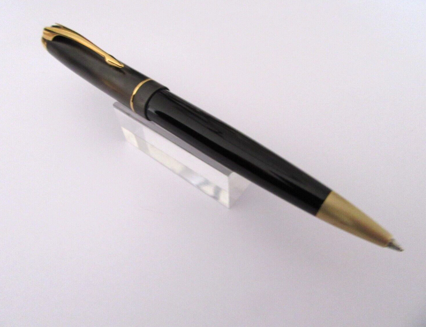 Stylo bille Parker 100 noir et anthracite pour cadres et écrivains