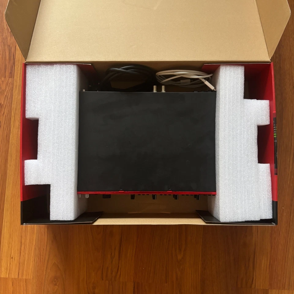 Focusrite Clarett 8PreX Thunderbolt Audio Interface - Boxed Mint Condition - Image 3 of 4