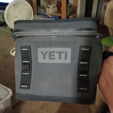 yeti hopper flip 8 soft cooler Charcoal