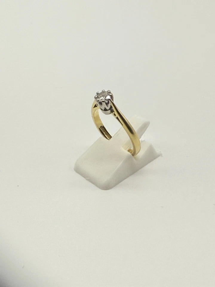 Anillo solitario de oro de 18 quilates y diamantes talla K1/2 regalo envuelto excelente estado Foto 4 de 4