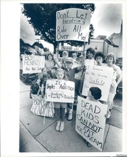 1986 Milton Massachusetts Protest Against Ice Cream Trucks Photo 8X10