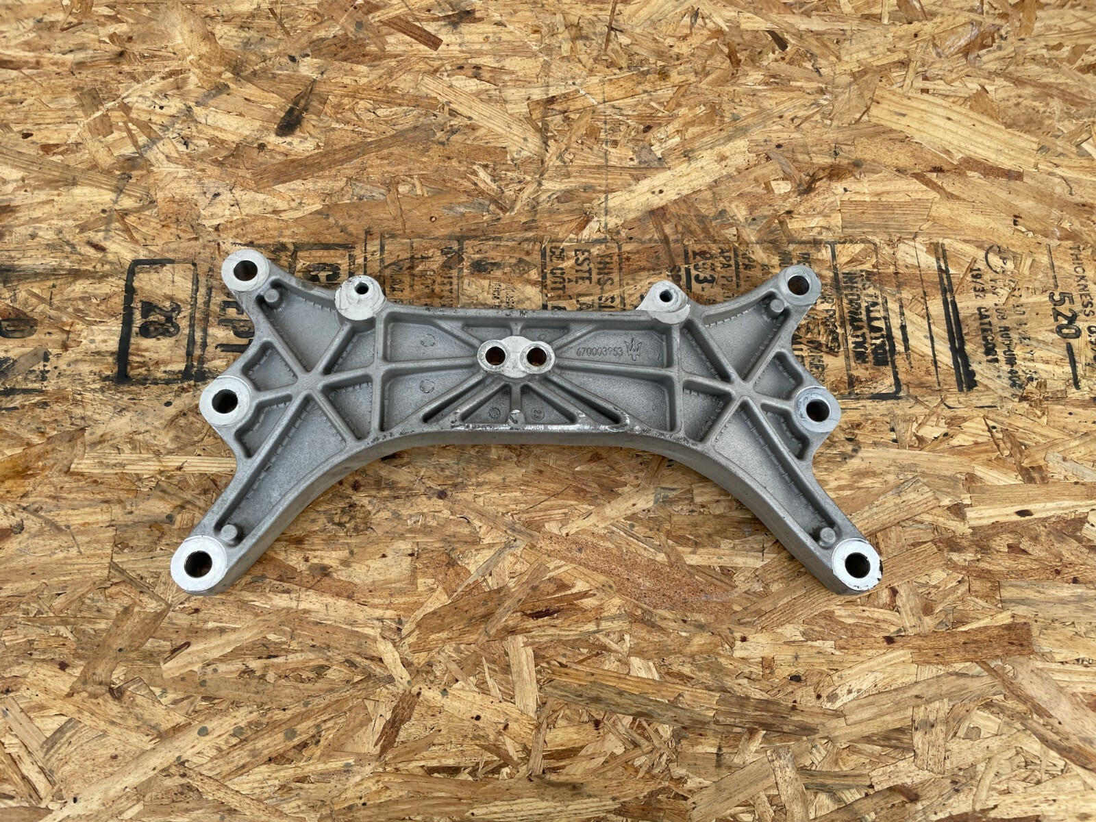TRANSMISSION MOUNT BRACKET ASSEMBLY OEM M157 42K 14-19 MASERATI GHIBLI Q4 S