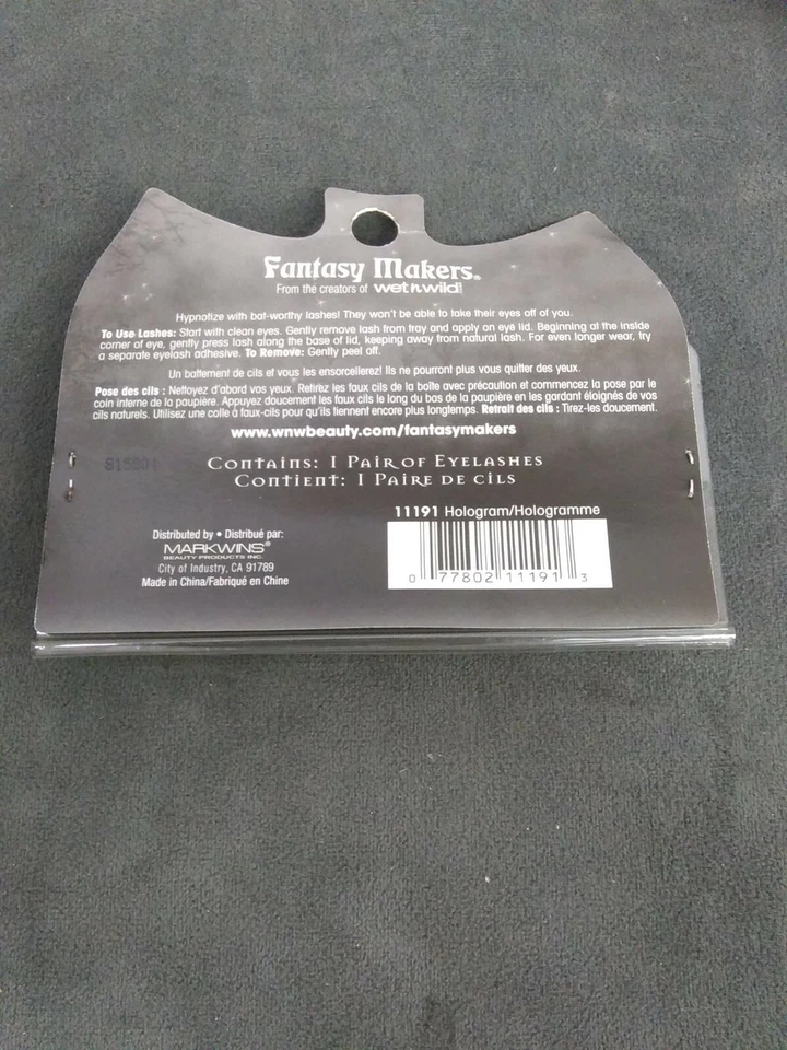 Sexy Wild * WetnWild Fantasy Makers * Holograma 11191 * Pestañas postizas Foto 3 de 3