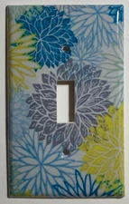 Chrysanthemum flowers pattern Light Switch Outlet Wall Cover Plate Home decor