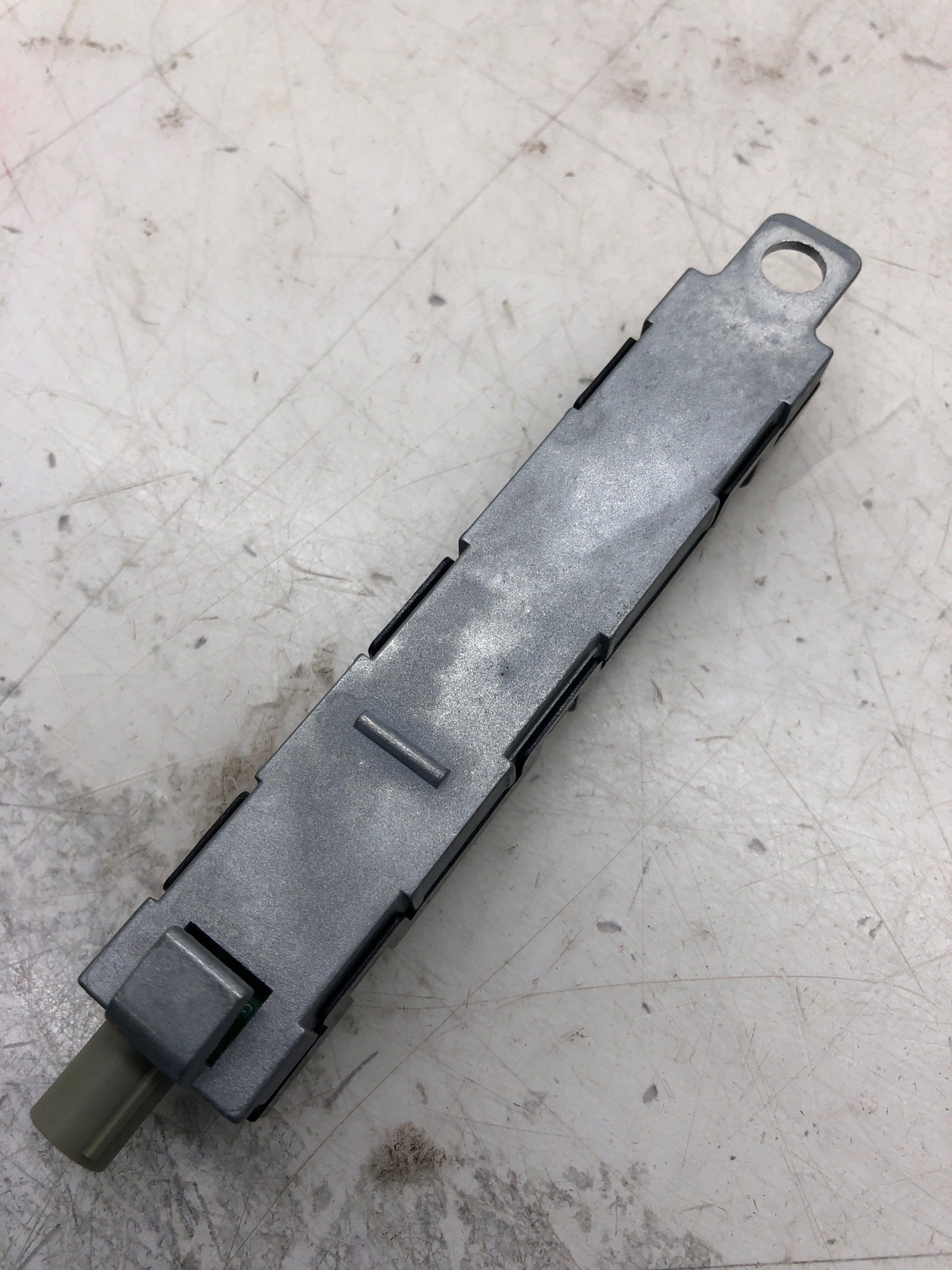 2019-2023 ASTON MARTIN VANTAGE AM/FM ANTENNA AMPLIFIER ED33-18C847-AA OEM
