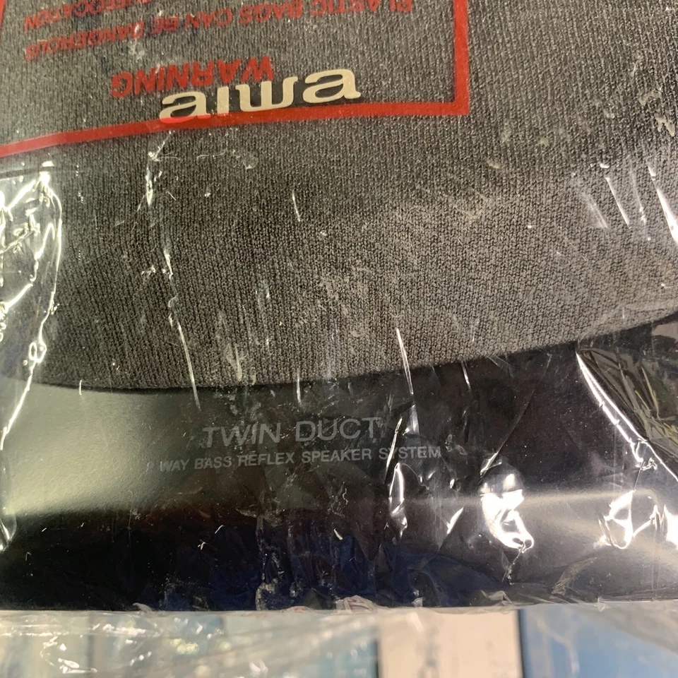 ONE Aiwa Twin Duct 2 Way Bass SX-NV1500 Shelf Speaker BRAND NEW! SIDE IS PEELING - Image 2 of 4