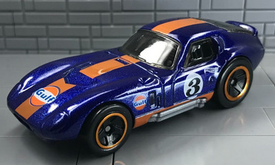 Shelby Cobra Daytona Coupe Hot Wheels blau Modellauto 1:64 Die-Cast Mattel Gulf