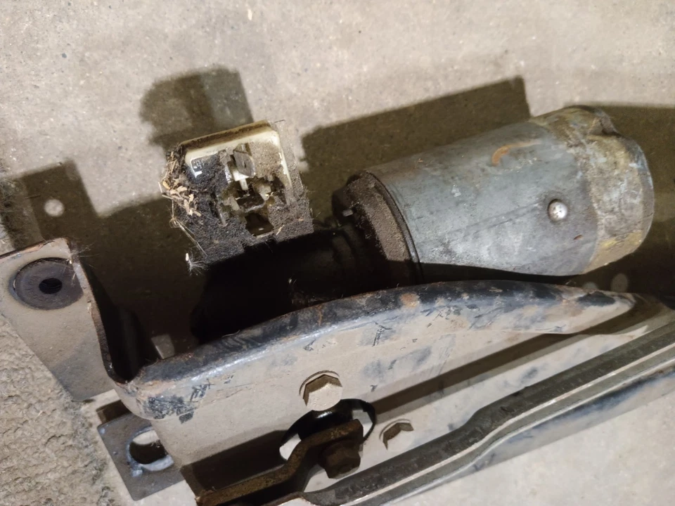 Volkswagen Scirocco 1977- 1981    Mono Wiper FRONT WIPER ASSEMBLY   EXELLENT - Image 4 of 4