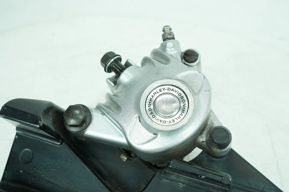 Harley Sportster XL1200 C 2005 pinza de freno trasera personalizada OEM con soporte Foto 3 de 4
