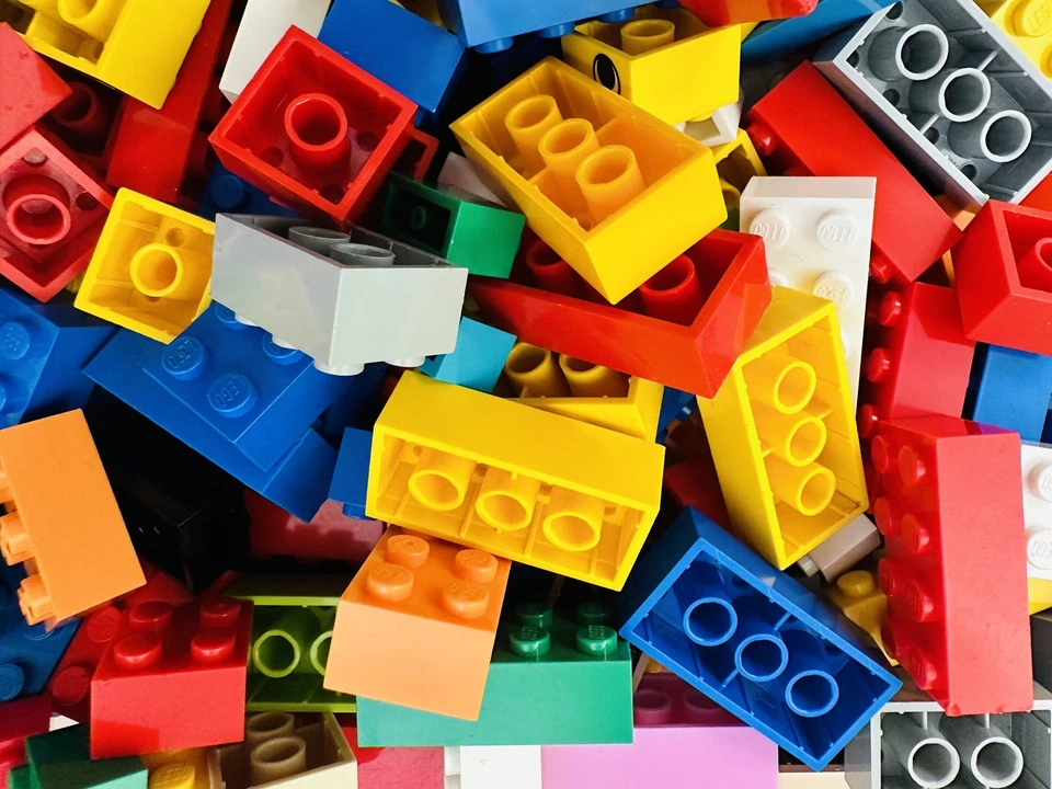 Lot Of 200 Lego Basic Bricks Blocks Random Colors Sizes 1X2 2X2 2X3 2X4 2X5 - Image 4 of 4