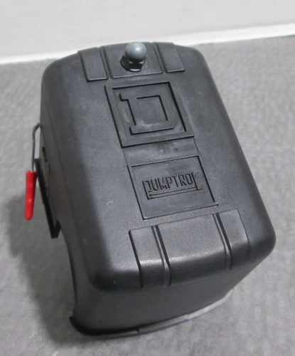 SQUARE D 9013 FHG39M1XZ22 PRESSURE SWITCH W/ ON-OFF LEVER SINGLE PORT NEW
