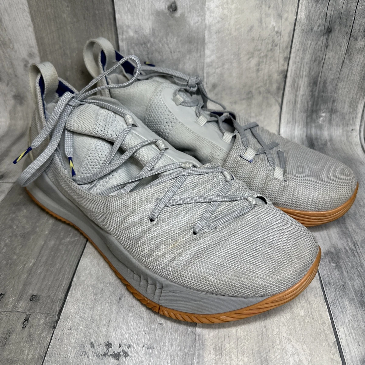 Curry 5 low Grey top