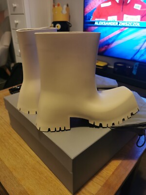 🔥🔥🔥BALENCIAGA 🔥🔥🔥TROOPER BOOTS UK9/EU42 wellies . Beige