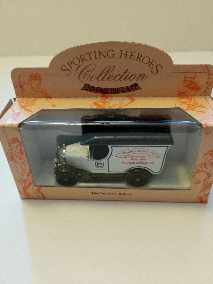 VANS Furgone Oxford Diecast Sporting Heroes Stanley Matthews con tre leoni in scatola.