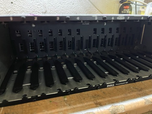 Dell PowerVault MD3000 SERVER X2 AMP01 X2 PSU 15 SCHACHT KEIN CADDY #oder - Bild 3 von 8