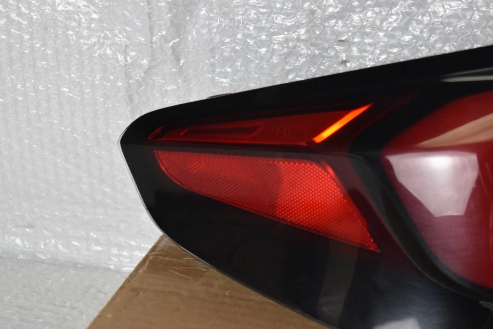 BMW M5 BASE LEFT SIDE TAIL LIGHT 2021-2023 OEM 63-21-8-493-813 - Image 2 of 4