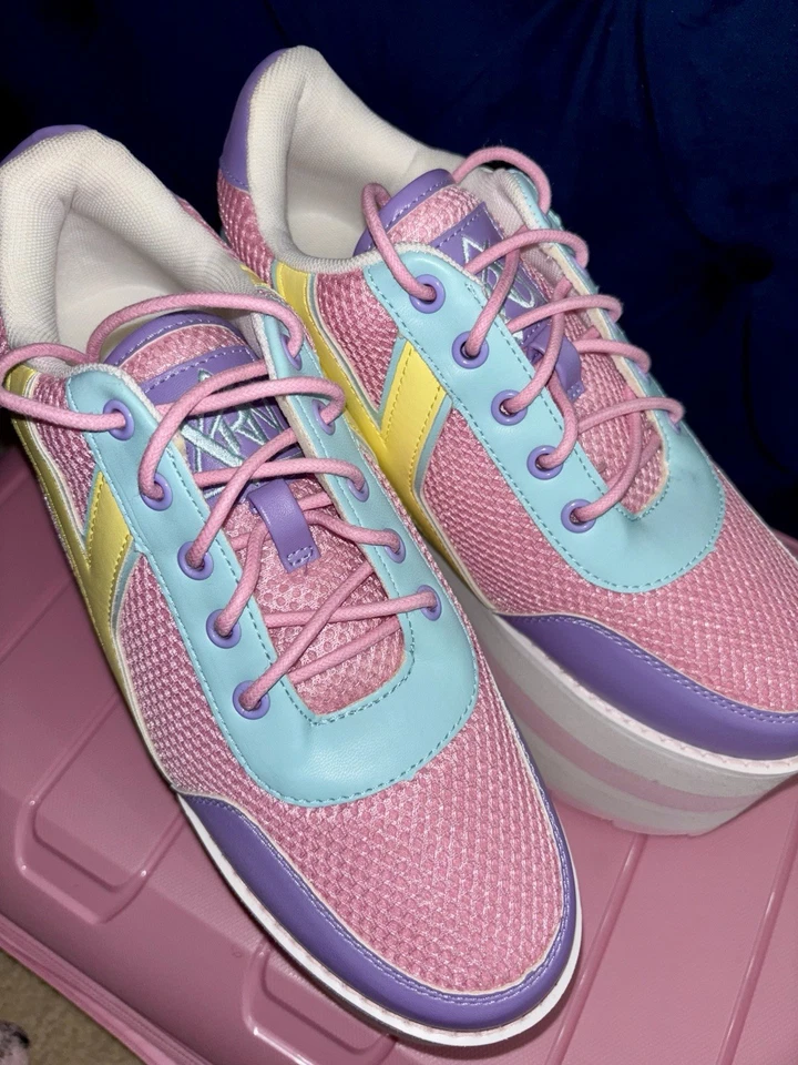 Zapatillas de plataforma YRU pastel Foto 2 de 4