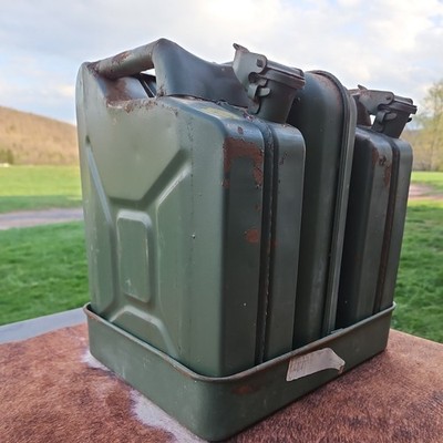 kraftstoff4368ドイツ軍燃料缶5L物入れビンテージ VINTAGE German Military Kraftstoff 5 Liter Jerry Can Set (2) +