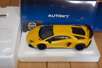 LAMBORGHINI AVENTADOR SV GIALO Autoart 74558 SUPERB VERY RARE 1/18 FREE SHIPPING