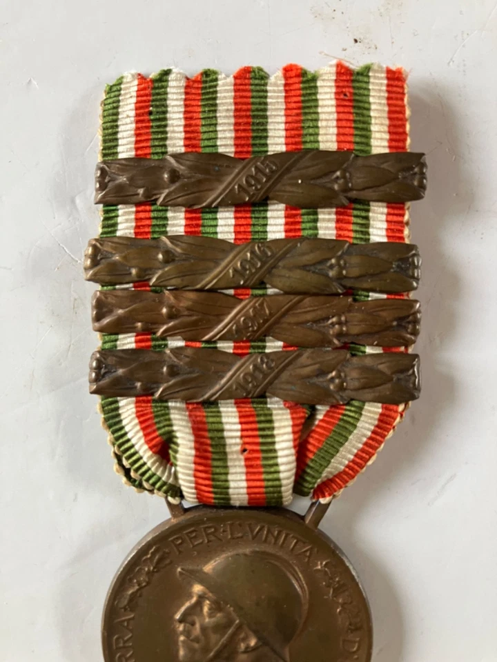 medaglia italiana CONIATA NEL BRONZO NEMICO con fascette 1915/16/17/18 1 guerra - Immagine 2 di 3