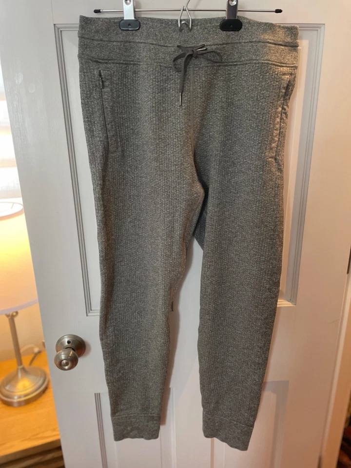 Pantalones de chándal Lululemon Engineered Warmth gris/sabio talla 8 $138,00 Foto 3 de 4