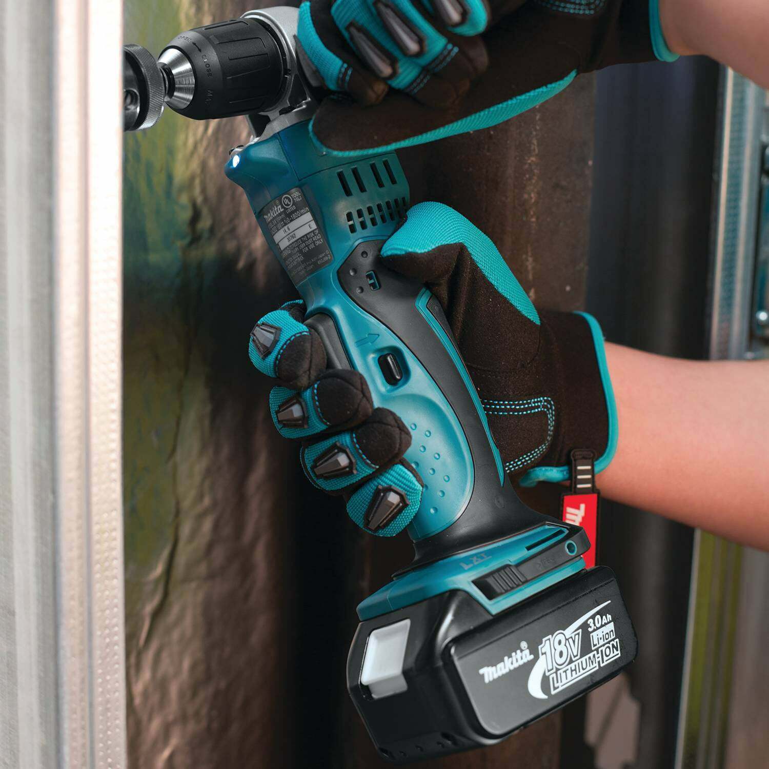 Makita XAD02Z 18Volt 3/8Inch LithiumIon Cordless Angle Drill Kit