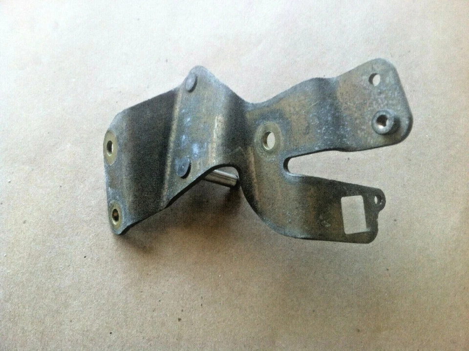 1985-92 MERCEDES-BENZ 300E W124 ~ SUPORTE DE ROLAMENTO DE PORTÃO DE FENDA ~ A1030700724 - Imagem 2 de 3