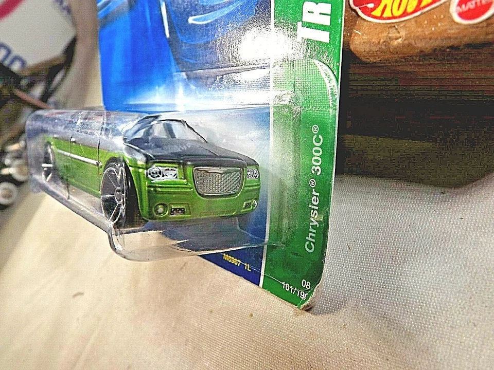 Chrysler 300C 2008 Hot Wheels #161 Treasure Hunts 1/12 verde con radios cromados OH5 Foto 4 de 4