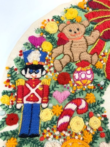 Vintage 1979 Sunset Designs Christmas Holiday Wreath Fantasy Completed Crewel 3D - Bild 4 von 8