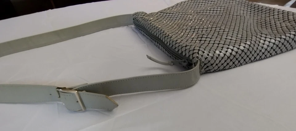 VINTAGE Whiting and Davis mesh crossbody BAG.  Excellent condition. Gray. - Image 3 of 4