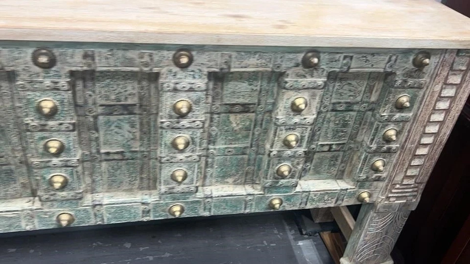 Credenza egipcia muy tallada Foto 3 de 4