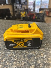 USED DEWALT DCB205 20V 5AH LITHIUM-ION BATTERY PACK (QUI004494)
