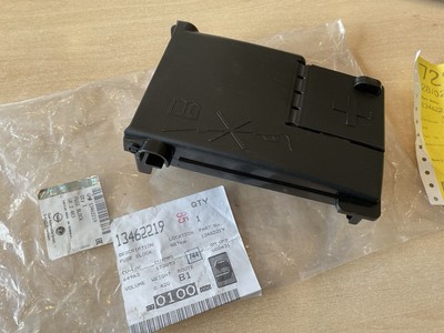 GENUINE VAUXHALL ZAFIRA C  FUSE BLOCK  IDENT YK    13462219