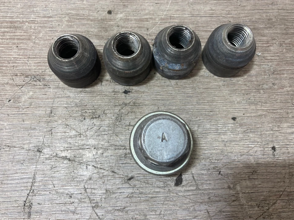 Chevrolet Orlando 2012 juego de tuercas de rueda de bloqueo con llave Foto 2 de 2