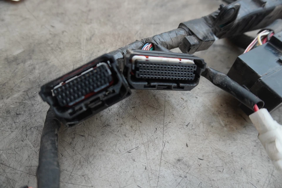 20 SUZUKI GSXR 1000 MAIN WIRING HARNESS 2 CUT PLUGS E-5417 - Image 3 of 4