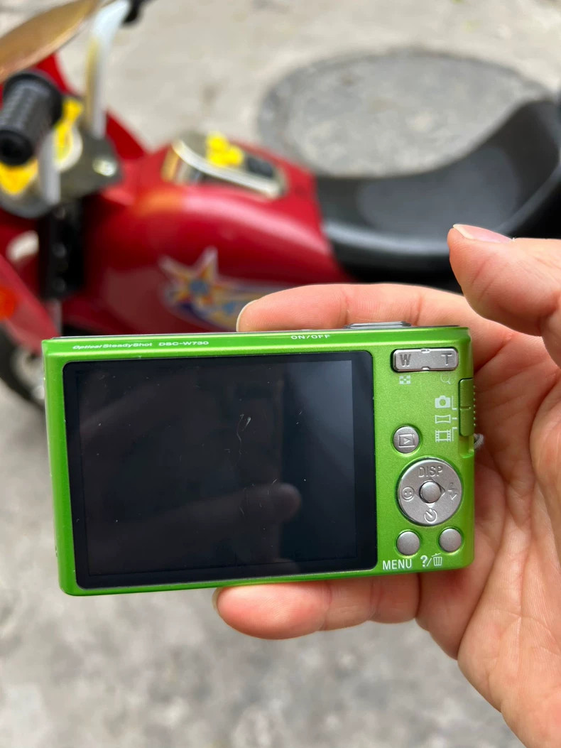 SONY DSC-W730 Cyber-shot Green 16.1 MP 8x Zoom Digital Camera