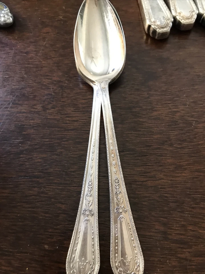 Juego de cubiertos Oneida Community Silverplate 1926 Hampton Court 27 piezas Foto 3 de 4