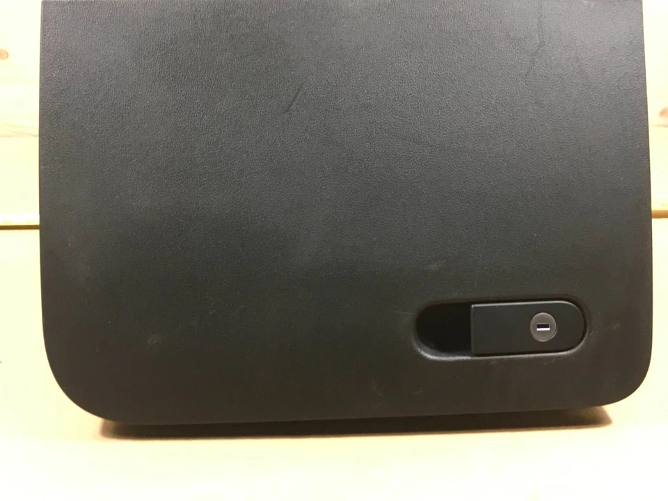 2013 - 2016 Volkswagen Beetle Coupe Glove Box Assembly 5C1857114A OEM . - Image 2 of 4