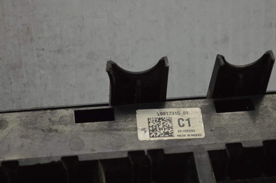 Chevrolet Impala 2008-11 caja de fusibles unión OEM 20817315 módulo 125-W7 Foto 2 de 4