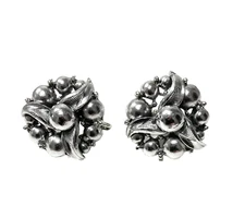 VINTAGE CORO SILVER TONE TRILLIUM FLORAL CLIP BACK EARRINGS