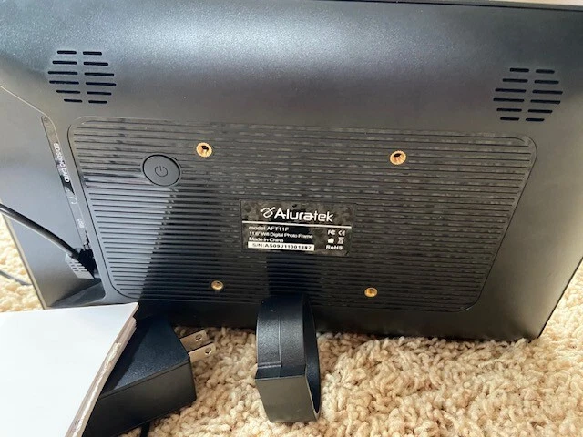 Aluratek - 11.6" Wi-Fi Photo Frame -Live Video Chat Touchscreen LCD Display 16GB - Image 3 of 4