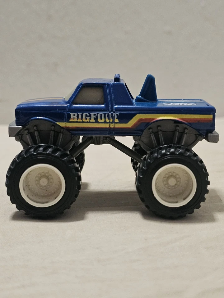 Neumáticos de torre de campeones Ford Bigfoot Monster Truck Champions 1991 Mattel Hot Wheels de colección Foto 4 de 4