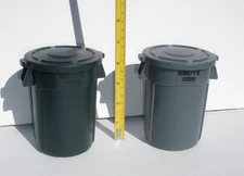 Lot of 2 Mini Brute Rubbermaid Trashcan With Lids Salesman Samples Desk Toy