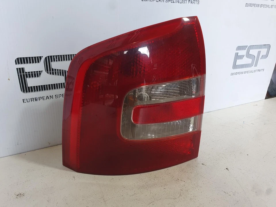 SKODA OCTAVIA LEFT TAILLIGHT 1Z, WAGON, 01/04-05/09  - Image 2 of 4